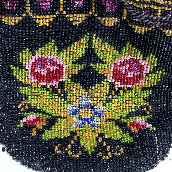 Vintage beaded pouch purse black & pink flowers crochet drawstring beggars bag - Picture 11 of 12
